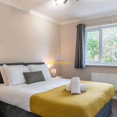 Cosy 2 Bed & Free Parking. Near Heathrow/Pinewood Villa Slough Buitenkant foto