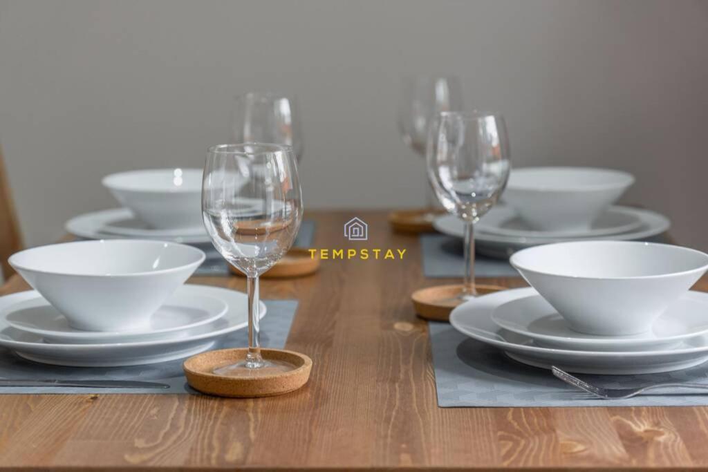 Cosy 2 Bed & Free Parking. Near Heathrow/Pinewood Villa Slough Buitenkant foto